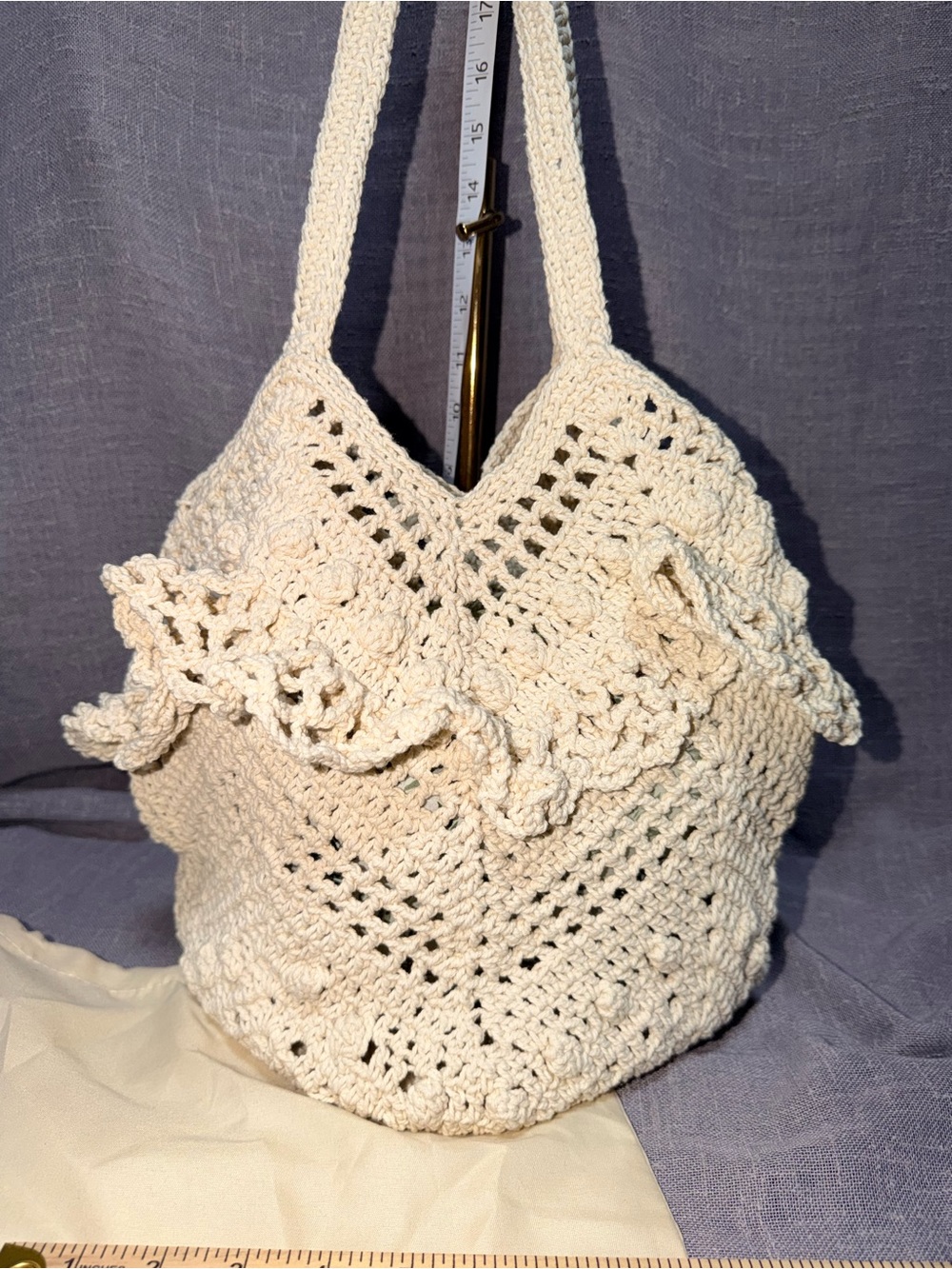 Handmade Crocheted Daisy Tote Bag in Cream - Picture 4 of 6